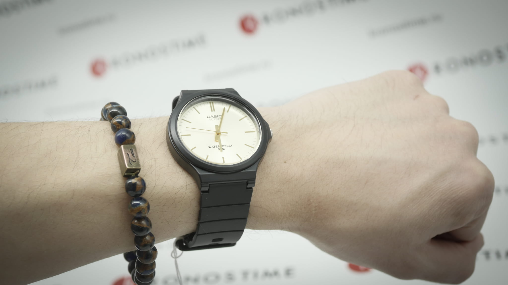 Casio MW-240-9E3VEF мужские часы застежка крупным планом